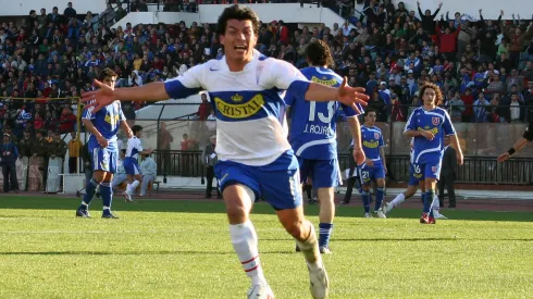 Un referente de la Universidad Católica quiere ver al Medel a como dé lugar en el fútbol chileno y con la camiseta de la franja