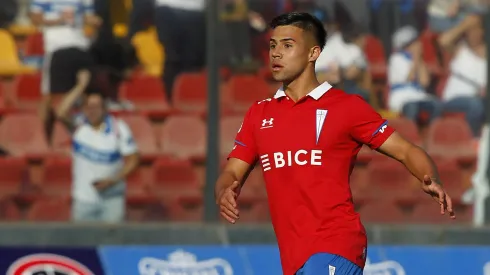 Alexander Aravena seguiría en Europa los pasos de su partner de la UC y de la Selección Chilena
