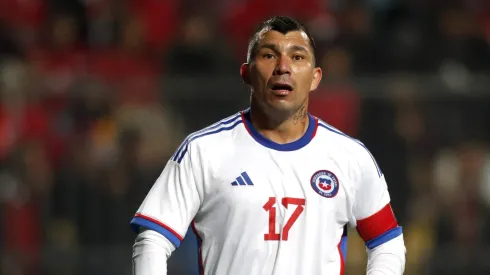 HInchas cruzados estallaron contra Gary Medel por no retornar a la UC.
