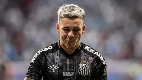 Soteldo sigue teniendo problemas en el Santos de Brasil.