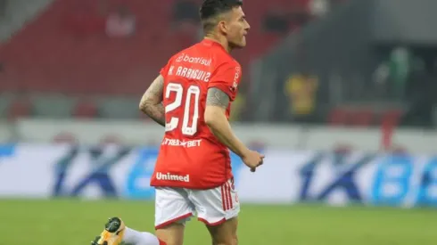 Charles Aránguiz volvió a sumar minutos (Foto: SCInternacional, Twitter)
