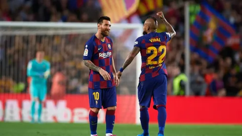 Arturo Vidal habla de la posibilidad de jugar con Lionel Messi
