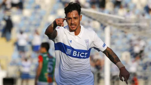 Fernando Zampedri quiere seguir en Chile para jugar en la Roja y defiende a Ariel Holan en la UC 
