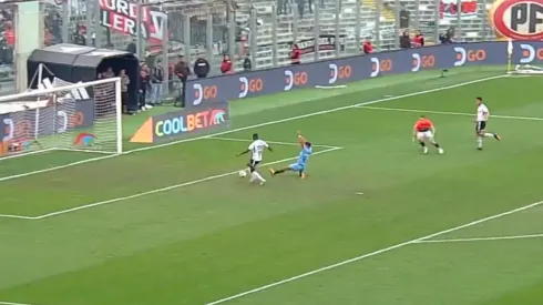 Fabián Castillo se perdió un gol solo en Colo Colo (Foto: TNT Sports)
