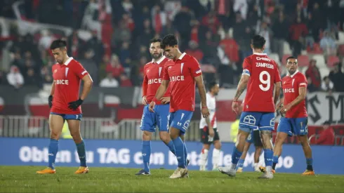 Universidad Católica sufre un duro golpe en el cierre del mercado
