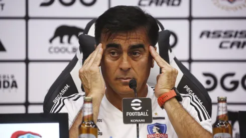 Gustavo Quinteros habló de su gran pena por la posible partida de este jugador en Colo Colo
