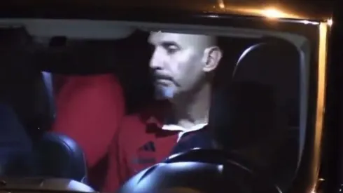 Pablo Fernández va a la comisaría en vehículo privado y Pedro en una van.
