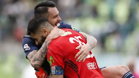 Histórico de la U hace pedazos a Mauricio Pinilla y Johnny Herrera

