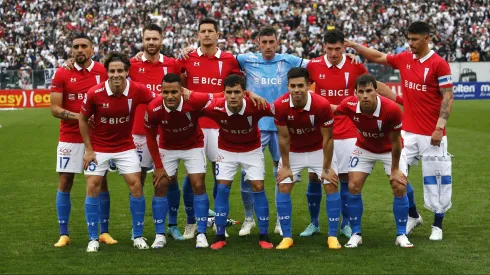 Universidad Católica recibió un ataque de desconocidos al bus que los trasladaba después de caer ante Colo Colo 
