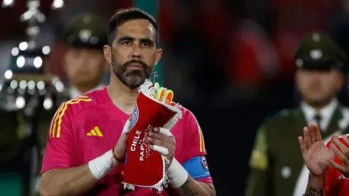 Claudio Bravo lidera la lista de los no citados a la Roja
