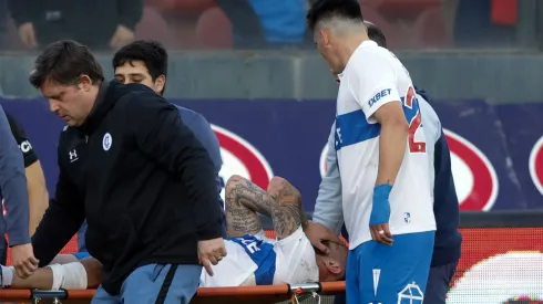 Nicolás Núñez dolido por la lesión de Eugenio Mena.
