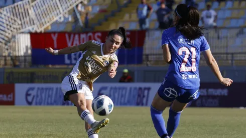 Colo Colo y Universidad de Chile miden fuerzas en el fútbol femenino.
