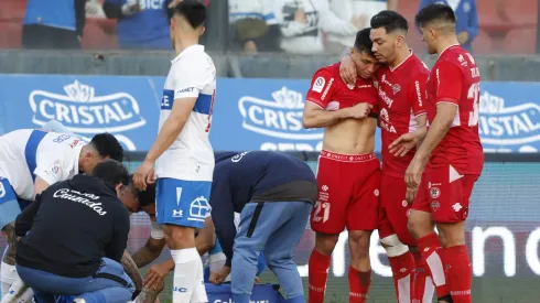 Raimundo Rebolledo, el 21 de Ñublense, rompe el silencio y ofrece disculpas a Eugenio Mena tras la fractura sufrida por el crédito de la UC
