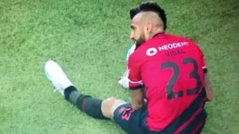 Arturo Vidal sale lesionado y asusta en La Roja