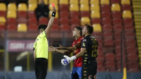 Sebastián Pérez fue expulsado por Manuel Vergara y el jugador de la Unión reclamó por su situación
