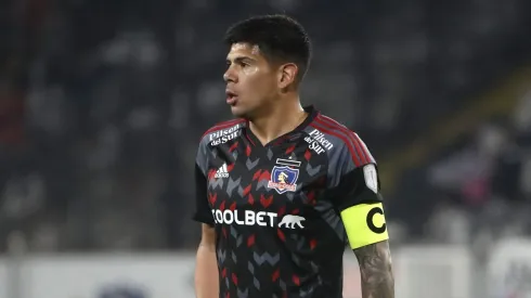 Pavez quiere apelar por su primera amarilla y se fue con todo en contra del arbitraje.
