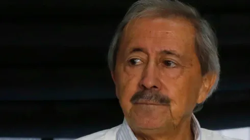 Leonardo Véliz ve complicado a Eduardo Berizzo (Foto: Photosport)
