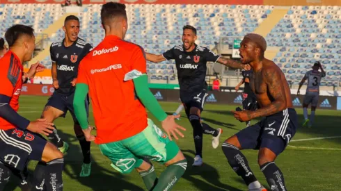 Figura azul recuerda el día que la U se salvó del descenso