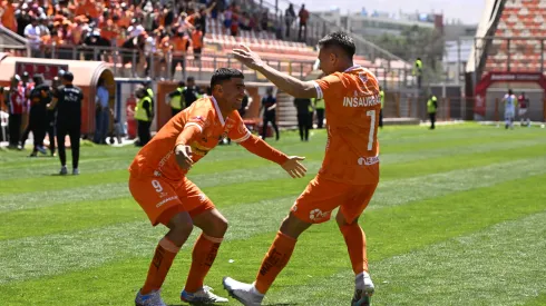 Futbol, Cobreloa vs San Felipe<br />
Fecha 27, campeonato Ascenso 2023.<br />
El jugador de Cobreloa Cristian Insaurralde, izquierda derecha centro, celebra su gol contra San Felipe durante el partido de primera division B disputado en el estadio Zorro del Desierto Calama, Chile.<br />
24/09/2023<br />
Pedro Tapia/Photosport
Football, Cobreloa vs San Felipe<br />
27th turn, 2023 Promotion National Championship.<br />
Cobreloa’s player Cristian Insaurralde, left right center, celebrates after scoring against San Felipe during the second division match at the Zorro del Desierto in Calama, Chile.<br />
24/09/2023<br />
Pedro Tapia/Photosport
