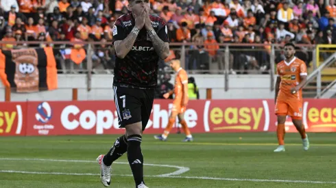 Carlos Palacios salió por molestias físicas en Colo Colo (Foto: Photosport)
