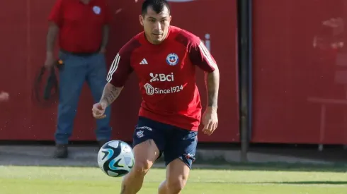 Medel es uno de los jugadores de la Roja que le encantan los tatuajes.
