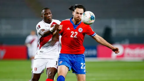 El delantero chileno-inglés recibió una ola de críticas desde Perú.
