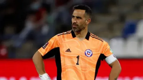 Ex portero de La Roja le pide a Bravo cortar con los ida y vuelta por la prensa.
