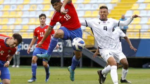 El delantero de Colo Colo no ha podido convertir en La Roja Sub 23. (Foto: Martin Thomas/Santiago 2023 vía Photosport)
