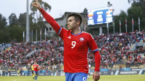 Pollo Véliz le hace un monumento al Monito Aravena
