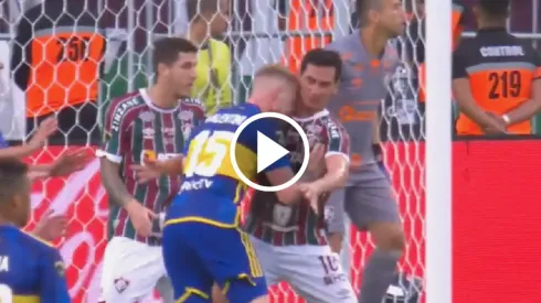 Valentini le dio un cabezazo a Ganso y ni recibió tarjeta.