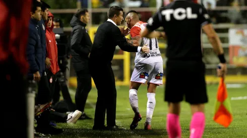 San Felipe con DT prestado y ex crack de la U ganó a Wanderers
