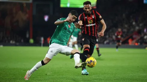 El jugador del Newcastle podría perderse el partido ante Chile de este próximo jueves
