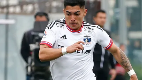 El futbolista Jordhy Thompson podría ser desvinculado de Colo Colo. (Foto: Photosport)