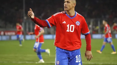 Alexis Sánchez va de enlace y lo destrozan por jugar de enganche
