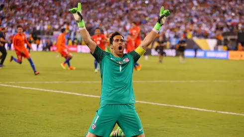 Claudio Bravo consiguió las dos Copas América que tiene Chile en su vitrina. 
