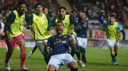 Ex goleador azul llora por no ver a Larrivey en la U