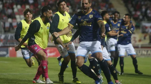 Joaquín Larrivey vuelve a marcar la diferencia en el fútbol chileno (Foto: Photosport)
