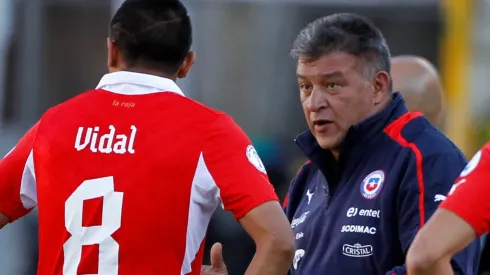 Claudio Borghi se refiere a las críticas que se recibió de Arturo Vidal (Foto: Photosport)
