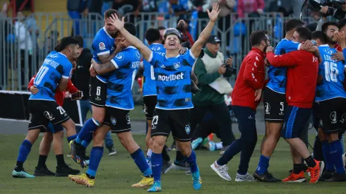 Huachipato logró el título y campeón del 2012 mostró su felicidad ahora como hincha (Foto: Photosport)
