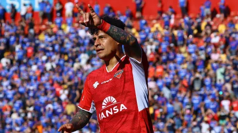Patricio Rubio anota el tanto parcial de Ñublense ante la U 
