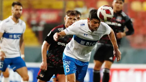 Burdisso nunca convenció al hincha cruzado y terminó una temporada para el olvido en la UC