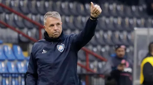 El entrenador que salió campeón con Huachipato ahora podría dirigir en Universidad de Chile
