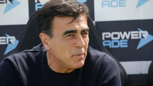 El entrenador Gustavo Quinteros suma un nuevo pretendiente en Sudamérica. (Foto: Javier Salvo/Photosport)
