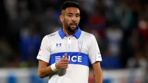 Mauricio Isla aún no es reemplazado en Universidad Católica 
