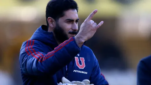 Johnny Herrera piensa que en la U hay un mediocampista con nivel superior a César Pérez (Foto: Photosport)
