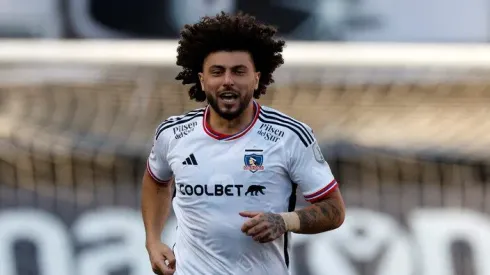 Peluca revela qué pide Jorge Almirón a la zaga alba.
