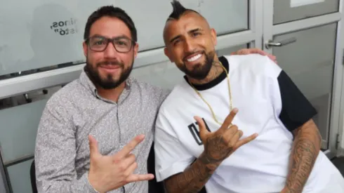 Camacho junto a Vidal antes de su presentación en Colo Colo.
