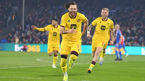 El chileno marcó golazo en su cuarto partido por el Sheffield 
