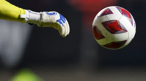 Campeón de América se arrepintió en reforzar a equipo de Segunda División. Foto: Andrés Pina/Photosport)
