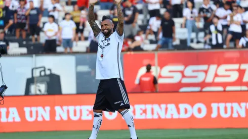 Arturo Vidal tuvo una gran bienvenida en el Estadio Monumental. (Foto: Marcelo Hernández/Photosport)
